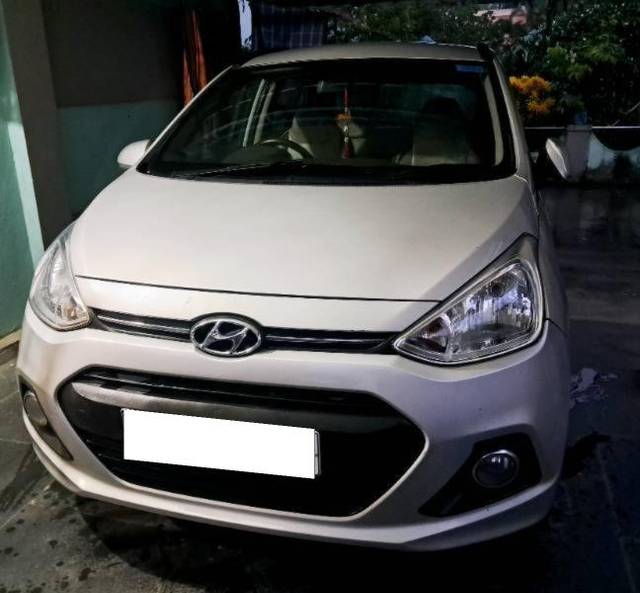 https://images10.gaadi.com/usedcar_image/4556604/original/processed_9724f9dc-9bd2-423d-bc4e-c63e0c9f8936.jpg?imwidth=6402