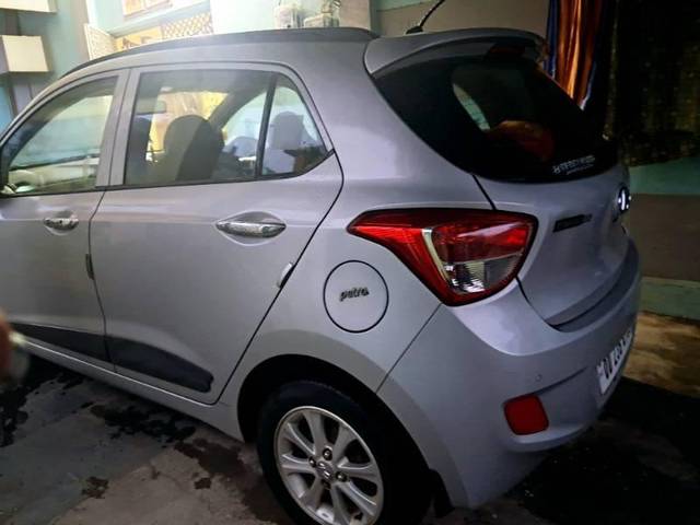 https://images10.gaadi.com/usedcar_image/4556604/original/processed_bd63d1b4-eb73-4c75-a5e3-4ca919c1c59d.jpg?imwidth=6401