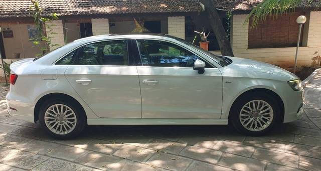 https://images10.gaadi.com/usedcar_image/4556645/original/processed_6c7f07e62ee04821082fa5128e1e5455.jpeg?imwidth=6401