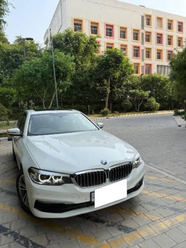 https://images10.gaadi.com/usedcar_image/4556660/original/processed_f3c94102-dd72-4f06-87da-c31ac73477fa.jpeg?imwidth=6401