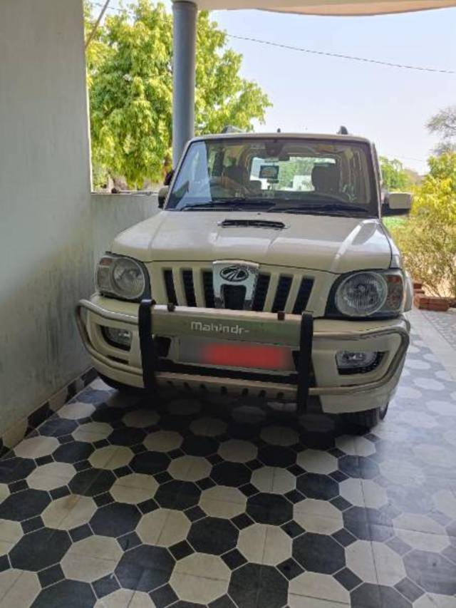 https://images10.gaadi.com/usedcar_image/4556673/original/processed_d728e36e-1c37-4149-8b20-91946f73d5ff.jpg?imwidth=6401