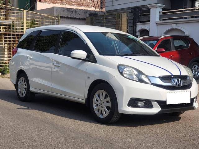 https://images10.gaadi.com/usedcar_image/4556692/original/processed_350b9ed1-0358-43a4-a279-b72ba557a9c4.jpg?imwidth=6400
