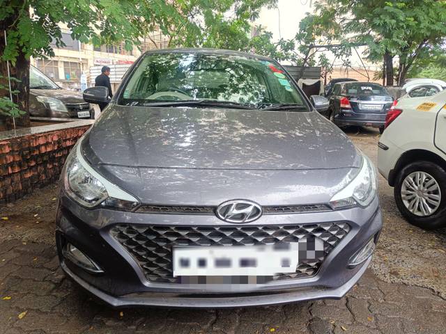 https://images10.gaadi.com/usedcar_image/4556706/original/processed_4ea68ef16e27232b304a9d4cf009567f.jpg?imwidth=6400