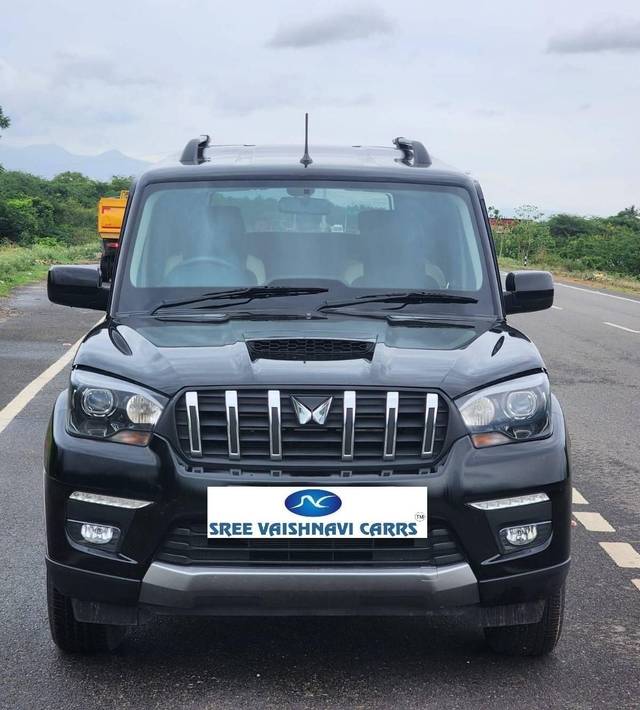 https://images10.gaadi.com/usedcar_image/4556711/original/processed_e19700e91c76601b3382ba9f542cdb63.jpg?imwidth=6400