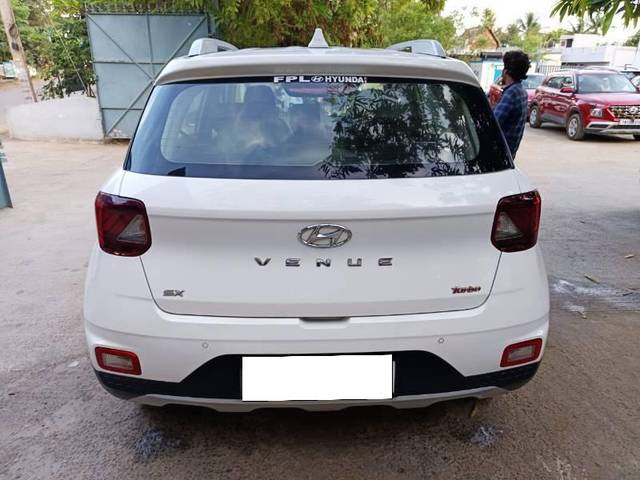 https://images10.gaadi.com/usedcar_image/4556715/original/processed_8b457fa5-3614-4e9a-83b4-f6d1fcd0cbda.jpg?imwidth=6402