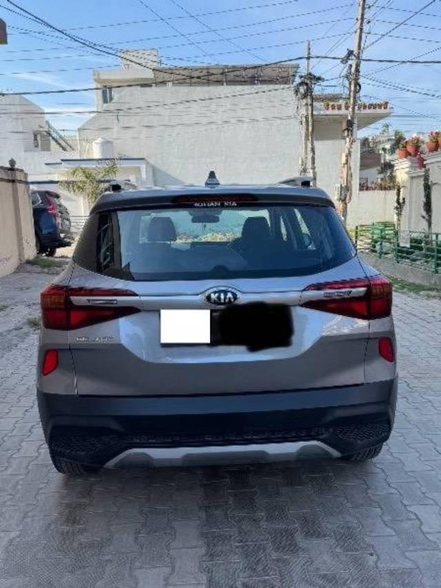 https://images10.gaadi.com/usedcar_image/4556722/original/processed_a3d5d6f3-a21e-45bb-b3df-3191188fe7c2.jpeg?imwidth=6402