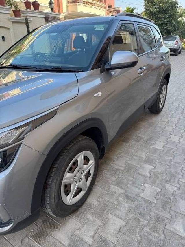 https://images10.gaadi.com/usedcar_image/4556722/original/processed_b4678dbc-0525-4696-9e5e-2930576756cb.jpeg?imwidth=6400