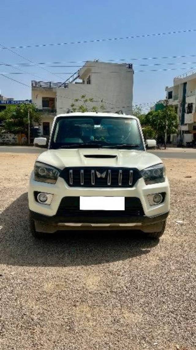 https://images10.gaadi.com/usedcar_image/4556724/original/processed_f9302538-82d8-448c-b336-f696188494f4.jpeg?imwidth=6401
