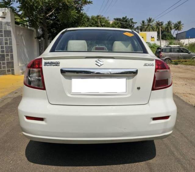 https://images10.gaadi.com/usedcar_image/4556725/original/processed_50b1e6a7-8cdf-4ea5-b206-ec4fcd7630e9.jpg?imwidth=6402