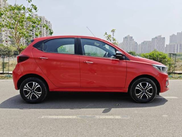 https://images10.gaadi.com/usedcar_image/4556762/original/e2c17d2c05020514f297cfc3eb969bca.jpg?imwidth=6401