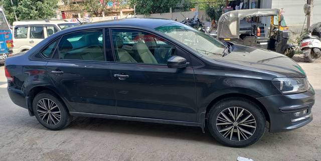 https://images10.gaadi.com/usedcar_image/4556763/original/processed_e40e02e7384b9226cce530361c9655bd.jpg?imwidth=6401