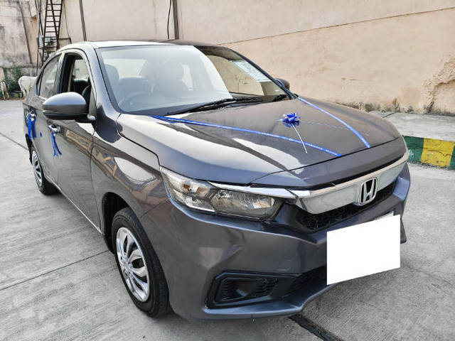 https://images10.gaadi.com/usedcar_image/4556773/original/929cfdf4b3848137c4ec2c240527eadc.png?imwidth=6400