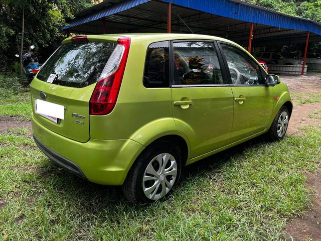 https://images10.gaadi.com/usedcar_image/4556784/original/processed_afba2f9b836bbb68a2c0153056949593.jpg?imwidth=6401