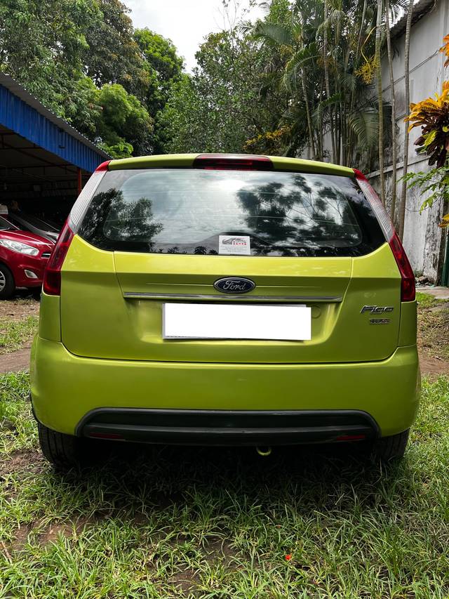 https://images10.gaadi.com/usedcar_image/4556784/original/processed_c37e5997aa476d7aff6d0d7faae053f1.jpg?imwidth=6402