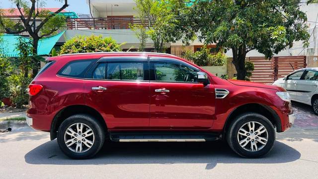 https://images10.gaadi.com/usedcar_image/4556790/original/processed_50be5ad741924aa18fb05c8fe2ab4a00.jpg?imwidth=6401