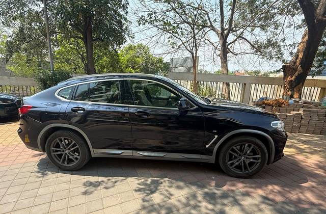https://images10.gaadi.com/usedcar_image/4556804/original/ae6692ab849698b4ceba9fe33d9823aa.jpg?imwidth=6401