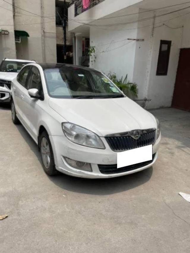 https://images10.gaadi.com/usedcar_image/4556816/original/processed_ad425beb-ebb3-4c1c-bff9-a14e4eebae15.jpeg?imwidth=6400