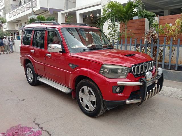 https://images10.gaadi.com/usedcar_image/4556822/original/51ac7d23993929b8122a4f01cb40db0c.jpg?imwidth=6400