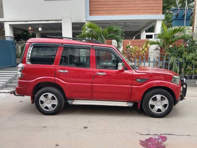 https://images10.gaadi.com/usedcar_image/4556822/original/acb6532df0b45333cbcbd3d73ba9cca0.jpg?imwidth=6401