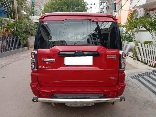 https://images10.gaadi.com/usedcar_image/4556822/original/processed_cf1e5c5380523f5f84423b2127f7e0c7.jpg?imwidth=6402