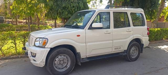 https://images10.gaadi.com/usedcar_image/4556827/original/processed_9685d4fc-ef08-48a9-b390-4345f4ce26cf.jpeg?imwidth=6400