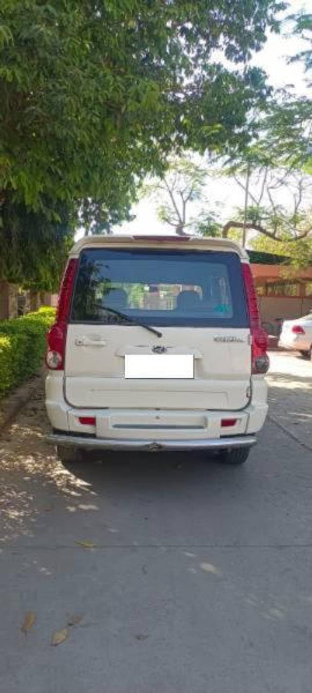 https://images10.gaadi.com/usedcar_image/4556827/original/processed_bbbd7ac2-8ed4-47b1-8684-7c8ade2d374e.jpeg?imwidth=6402