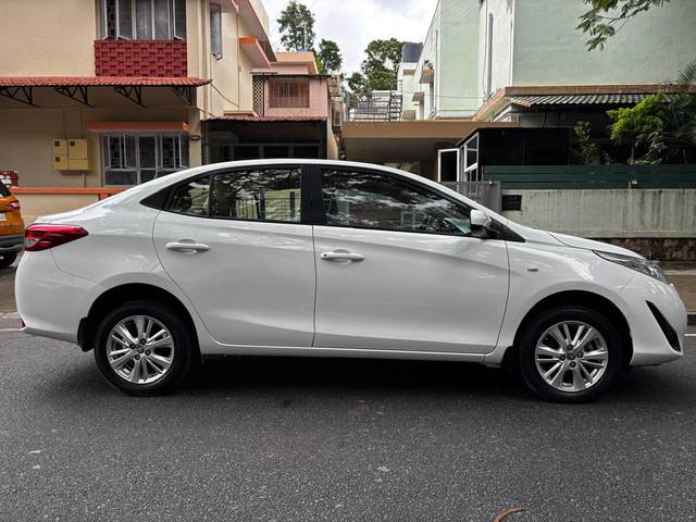 https://images10.gaadi.com/usedcar_image/4556841/original/e1aed068182ec25aee918c997eaf9411.jpg?imwidth=6401