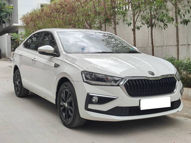 https://images10.gaadi.com/usedcar_image/4556889/original/processed_088cd086b98bc3154f6a4eb08c30dd54.jpg?imwidth=6400