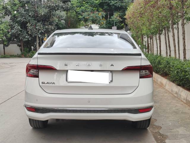 https://images10.gaadi.com/usedcar_image/4556889/original/processed_17b25a3fa9b2705e56bf09ec62482052.jpg?imwidth=6402