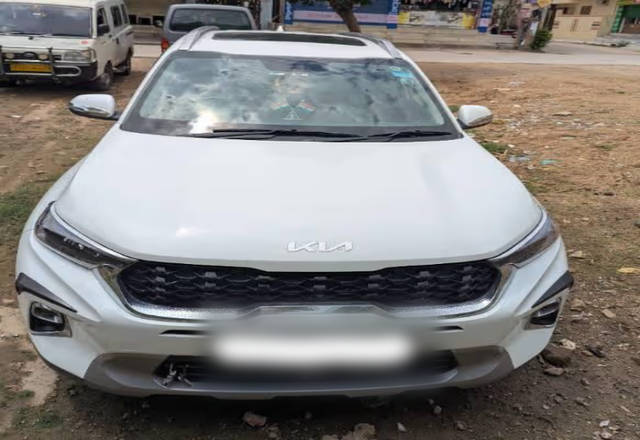 https://images10.gaadi.com/usedcar_image/4556897/original/860faf4d-352f-46f3-b35d-8b17adb56a7a.?imwidth=6402