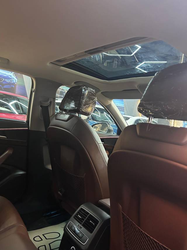 https://images10.gaadi.com/usedcar_image/4556927/original/76e292ec79a7b3cdd1fc5ee8921aa1bc.jpg?imwidth=6402