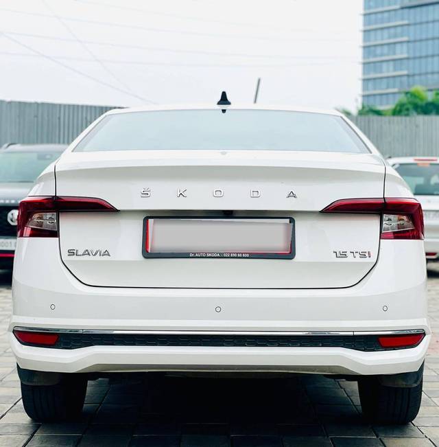 https://images10.gaadi.com/usedcar_image/4556934/original/processed_df74675d59978a6874e5b2dcbb77c64a.jpg?imwidth=6402
