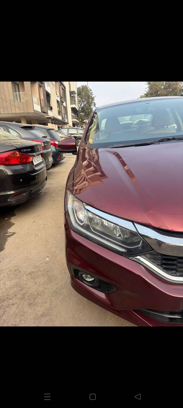https://images10.gaadi.com/usedcar_image/4556936/original/processed_9d25d910e6df876df2a0a42eae85d6d2.jpg?imwidth=6402