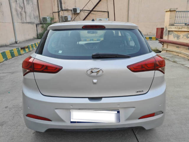https://images10.gaadi.com/usedcar_image/4556958/original/processed_ecd1e494e4969de69978e5f8245cf028.png?imwidth=6401