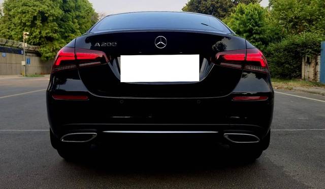 https://images10.gaadi.com/usedcar_image/4556963/original/processed_20968228491f5792a3e163774eb7fb47.jpg?imwidth=6401