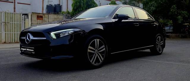 https://images10.gaadi.com/usedcar_image/4556963/original/processed_5b68cc6ed02fb0fe15f3000c5fb236d5.jpg?imwidth=6402
