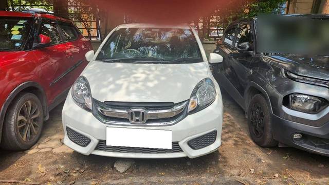 https://images10.gaadi.com/usedcar_image/4556978/original/processed_3b058548-a989-4466-a12d-9de71160cc60.jpg?imwidth=6401
