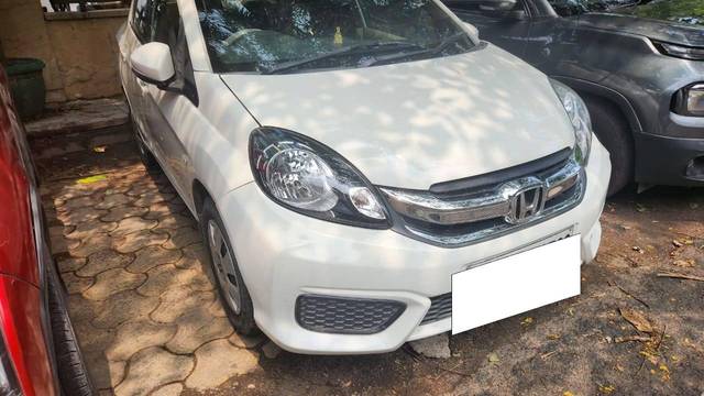 https://images10.gaadi.com/usedcar_image/4556978/original/processed_dac78fa1-7e4c-46c1-a03b-e3db194d983f.jpg?imwidth=6400
