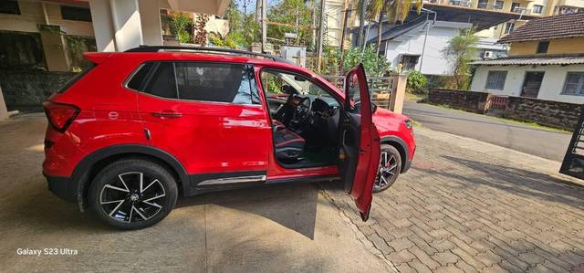 https://images10.gaadi.com/usedcar_image/4557004/original/processed_c531235e-7b99-4ac8-b3fe-355f1ec48be1.jpg?imwidth=6401