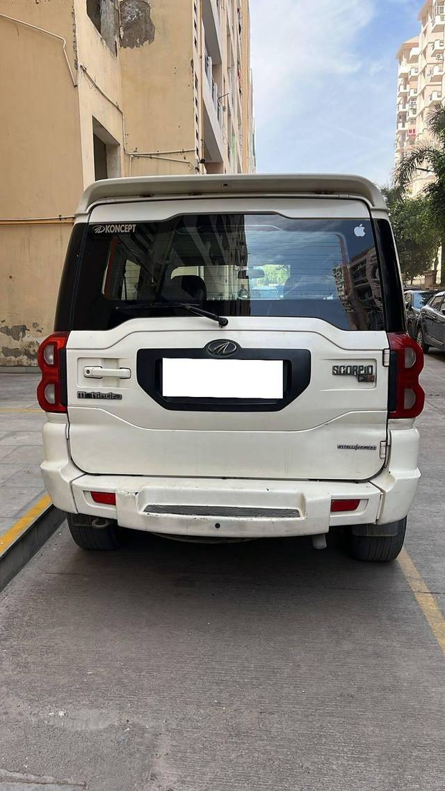https://images10.gaadi.com/usedcar_image/4557015/original/processed_cc99a016-14b8-4b1c-b289-136057efd3d9.jpg?imwidth=6401