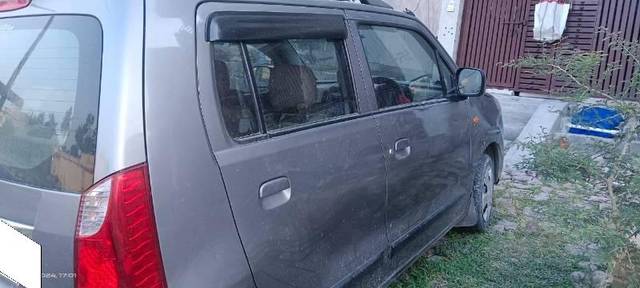 https://images10.gaadi.com/usedcar_image/4557017/original/processed_8457c0cc-413c-492d-8c29-21bd6326f65e.jpg?imwidth=6402