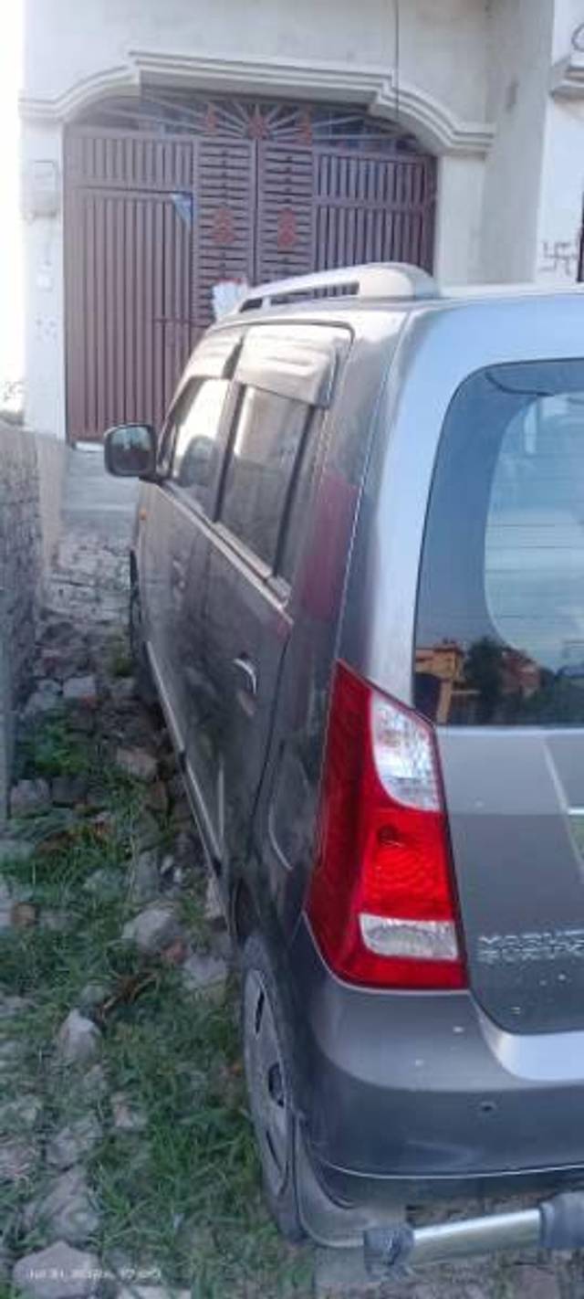 https://images10.gaadi.com/usedcar_image/4557017/original/processed_b983c36a-73a4-44b3-8af7-5056cf591404.jpg?imwidth=6401