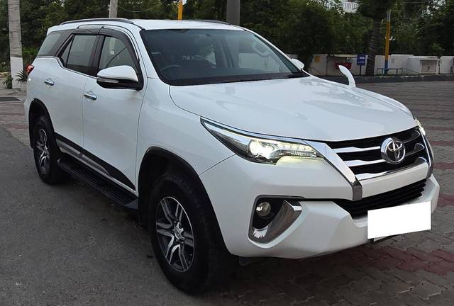 https://images10.gaadi.com/usedcar_image/4557020/original/processed_0e93f1a7-4853-40eb-b702-9bd0d8bb6032.jpg?imwidth=6400
