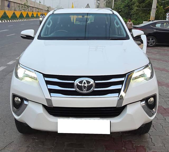 https://images10.gaadi.com/usedcar_image/4557020/original/processed_7a2cc2e2-b3ee-4840-97fe-374518ed032f.jpg?imwidth=6402