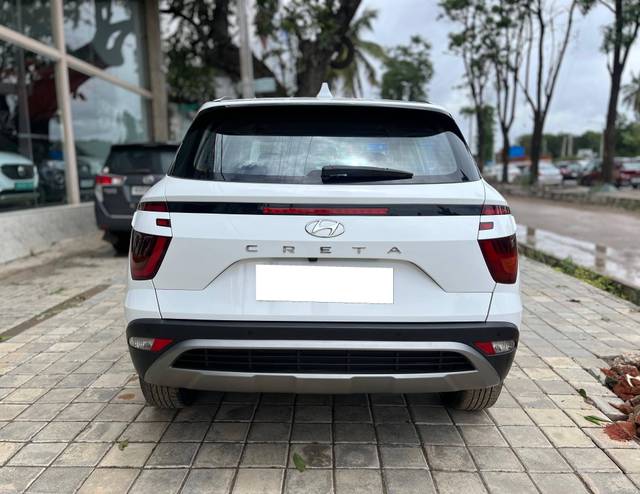 https://images10.gaadi.com/usedcar_image/4557022/original/processed_4f32a53e4f5074f123213b20ca585a89.jpg?imwidth=6402