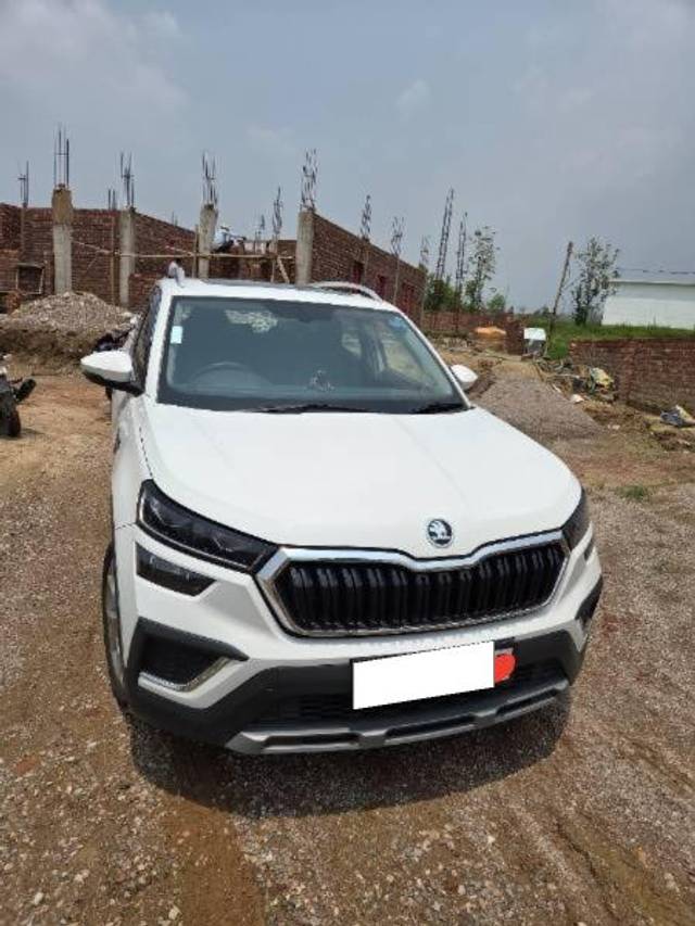 https://images10.gaadi.com/usedcar_image/4557023/original/processed_68a6241d-f651-4203-afdd-78993f0e8264.jpg?imwidth=6400