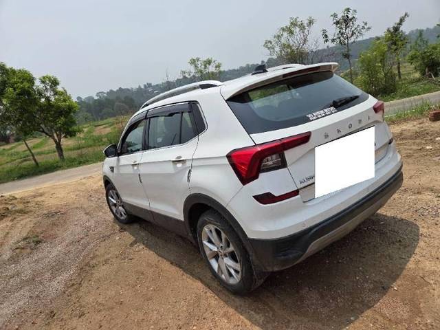 https://images10.gaadi.com/usedcar_image/4557023/original/processed_b7a2f7b4-63a0-441c-adb0-a79b349ffcea.jpg?imwidth=6401