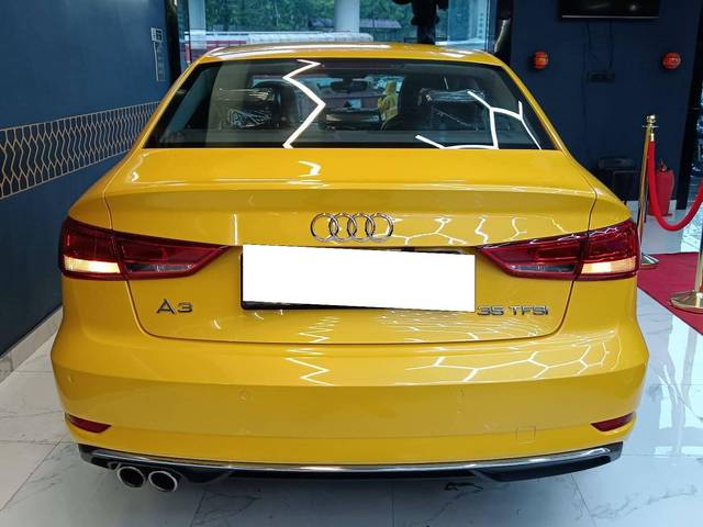 https://images10.gaadi.com/usedcar_image/4557033/original/processed_5671b247bfcdd495bf6636d25bf2f538.jpg?imwidth=6401