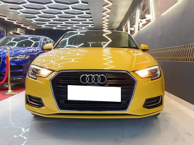 https://images10.gaadi.com/usedcar_image/4557033/original/processed_74e84ef11f6f319f9e9ee3e00293b839.jpg?imwidth=6402