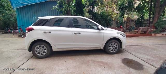 https://images10.gaadi.com/usedcar_image/4557042/original/processed_bbca945e6a6ea96940b12b28a6924d12.jpg?imwidth=6401